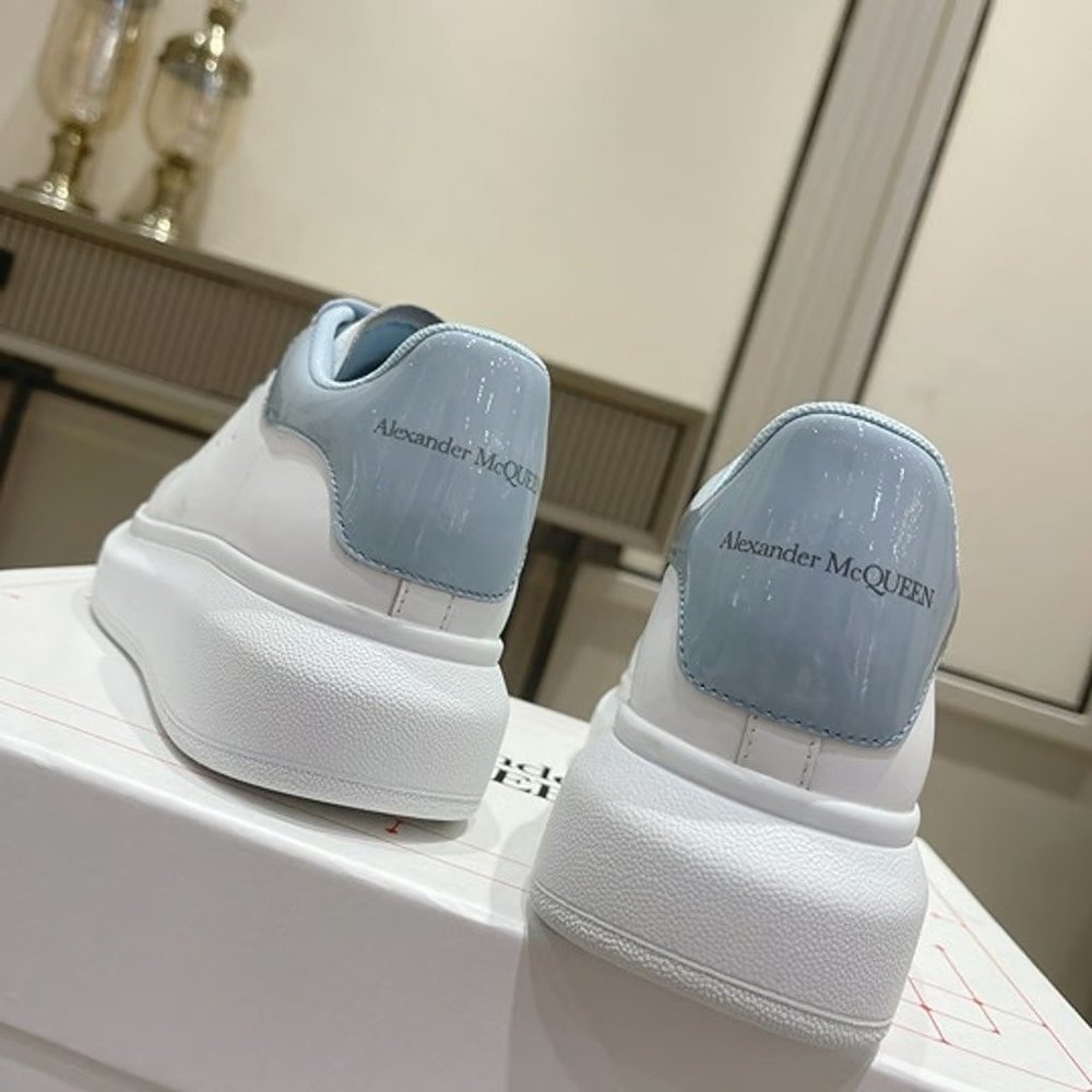 Women's sneakers - Picture 2 of 7